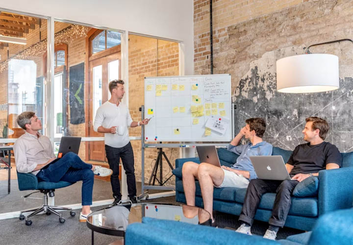 手工羽毛扇網(wǎng)站如何憑借傳統(tǒng)工藝傳承擴大流量？同行都是怎么做的？