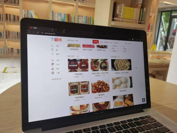 手工羽毛扇網站如何憑借傳統工藝傳承擴大流量？同行都是怎么做的？