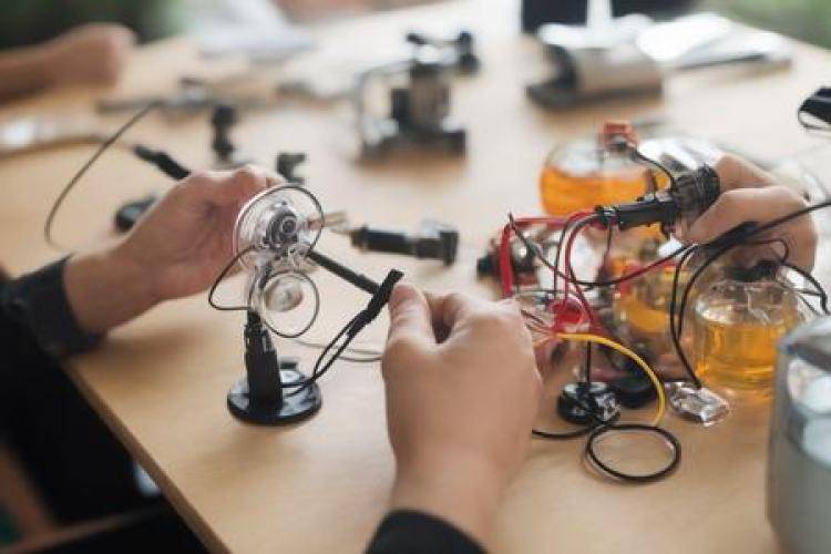 手工羽毛扇網站如何憑借傳統工藝傳承擴大流量？同行都是怎么做的？